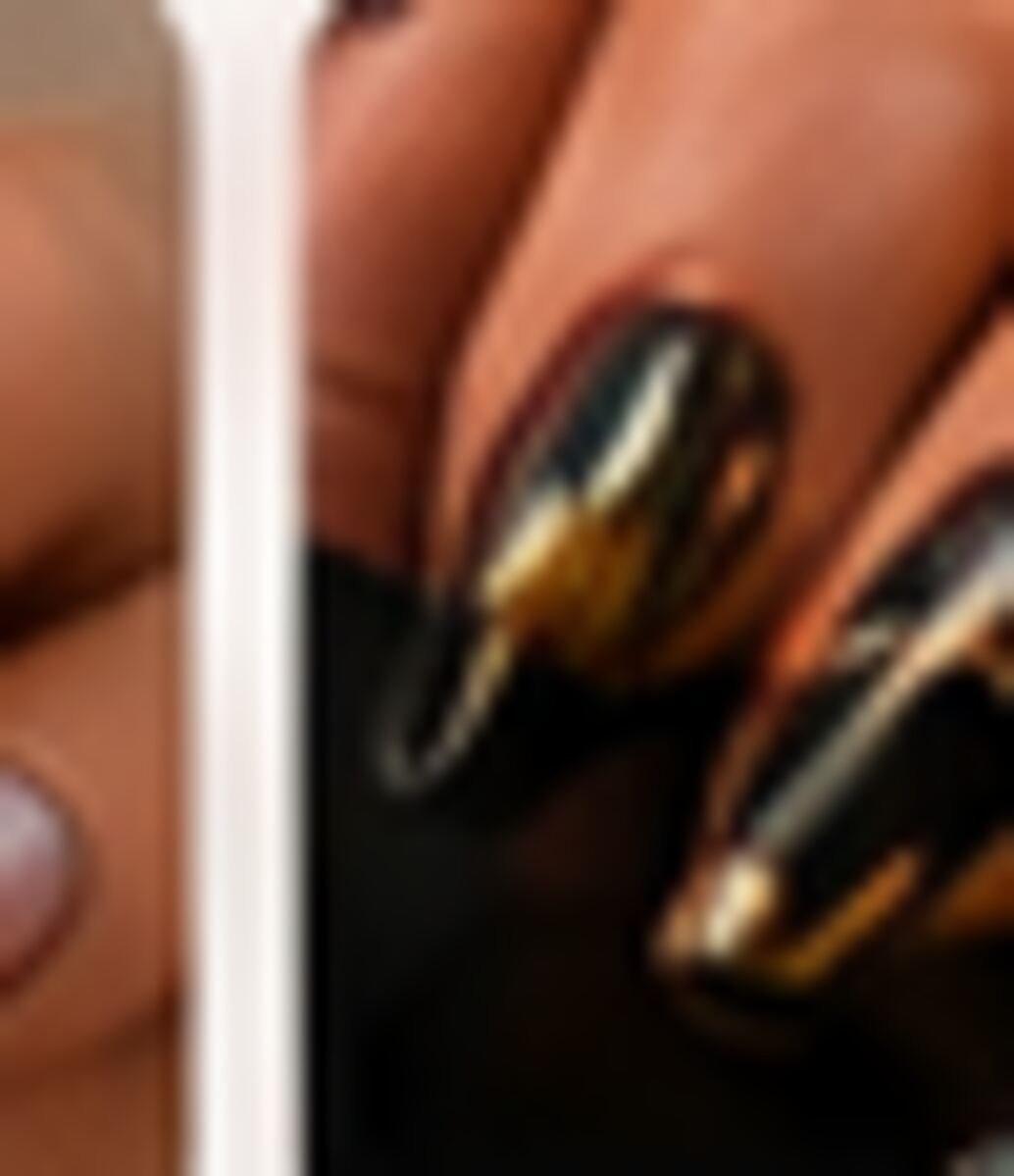 Μαύρο και χρυσό nail art